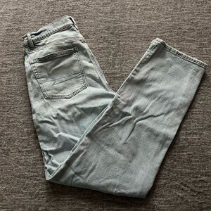 American Eagle Women's Light Wash Baggy Straight Jeans